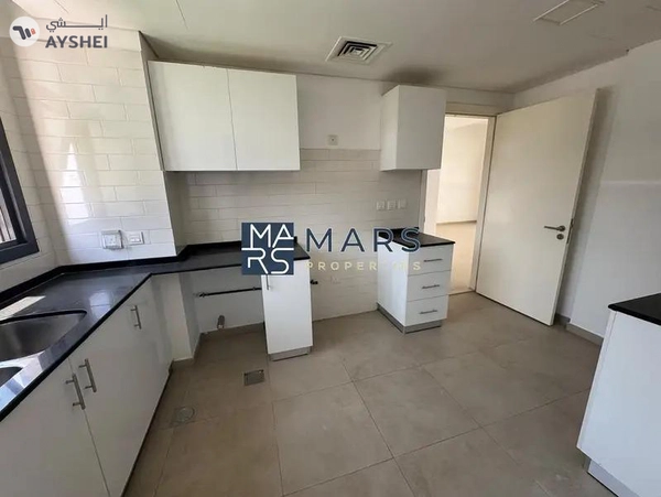 Corner Unit Fully Upgraged In Excellent Community