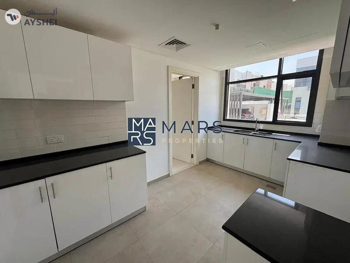 Corner Unit Fully Upgraged In Excellent Community-3-3