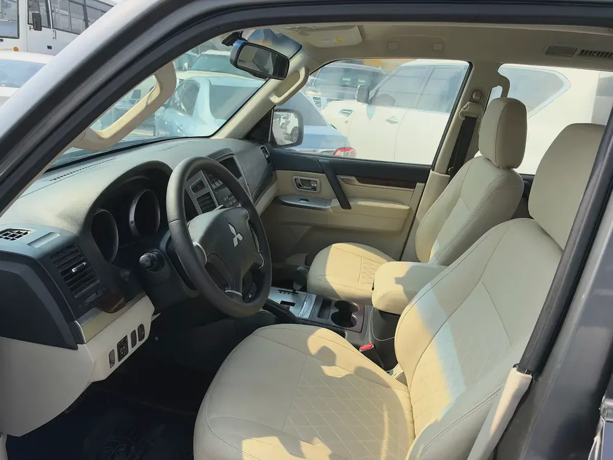 Pajero 2015 garu color GCC Calen xar-2-2