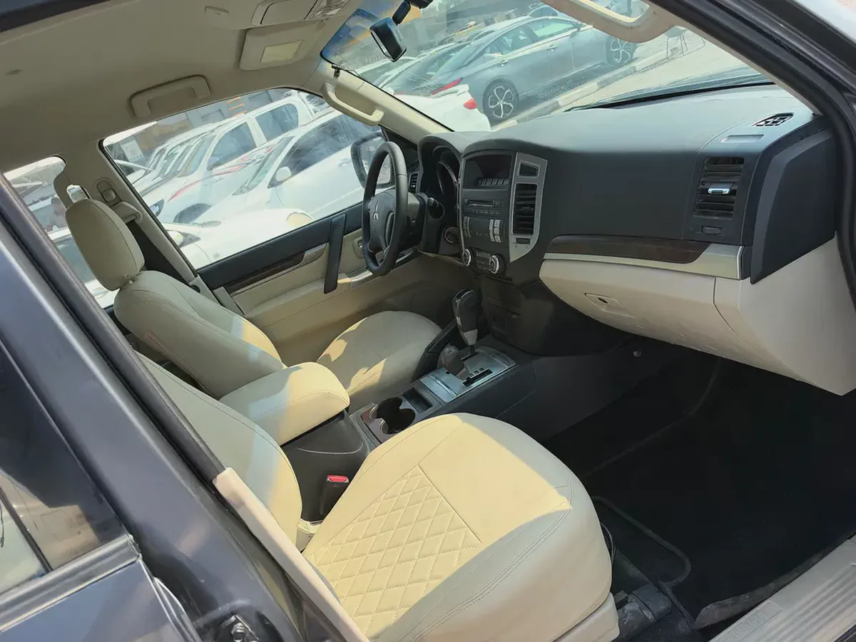Pajero 2015 garu color GCC Calen xar-5-5