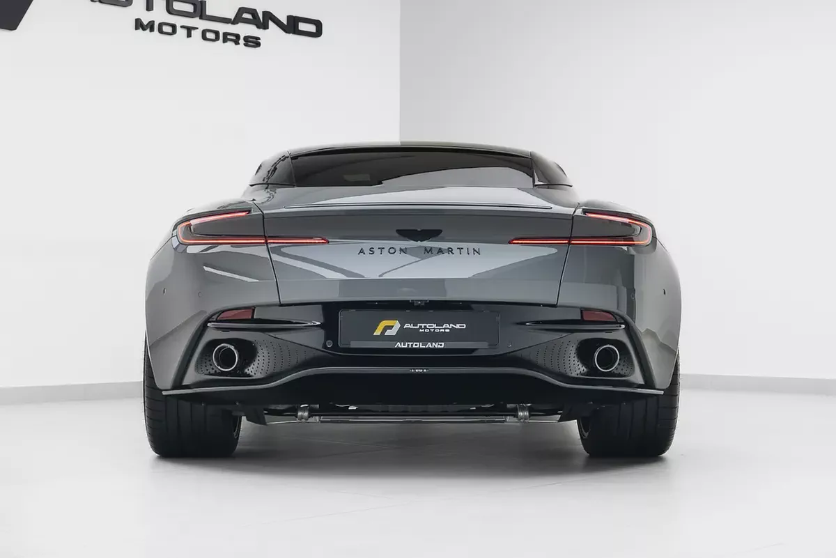 2026 ASTON MARTIN DB12-4-4