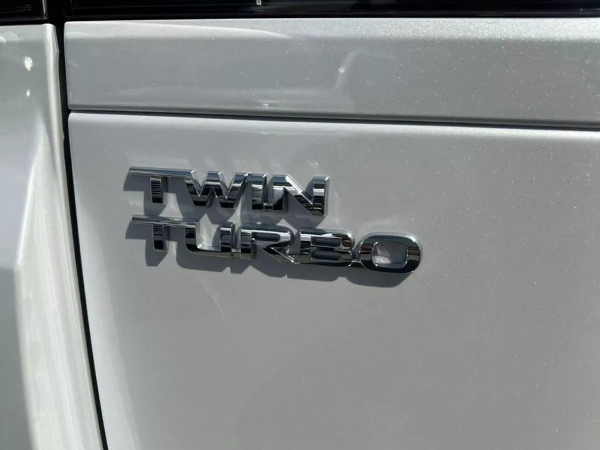 Toyota Land Cruiser VXR Toyota Land Cruiser VXR 3.5L  Twin turbo-4-0