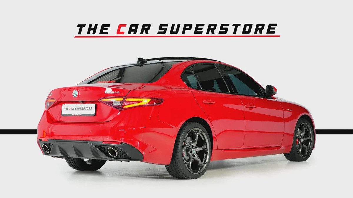 Alfa Romeo Guilia Veloce Q4-GCC-Q4 wheel drive system-well maintained-full serviced in Agency-7-7
