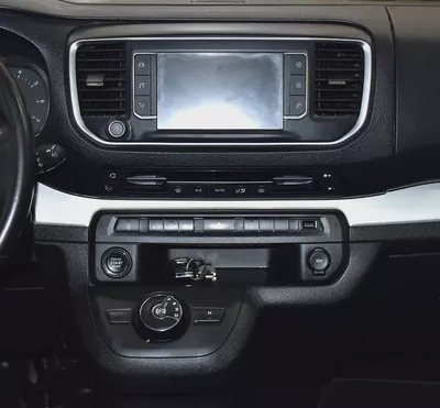 AED 1,447 EMi at 0% DP | DIESEL ( ديزل ) Opel Zafira Life ( 2023 Model ) in Black Color GCC Specs-15
