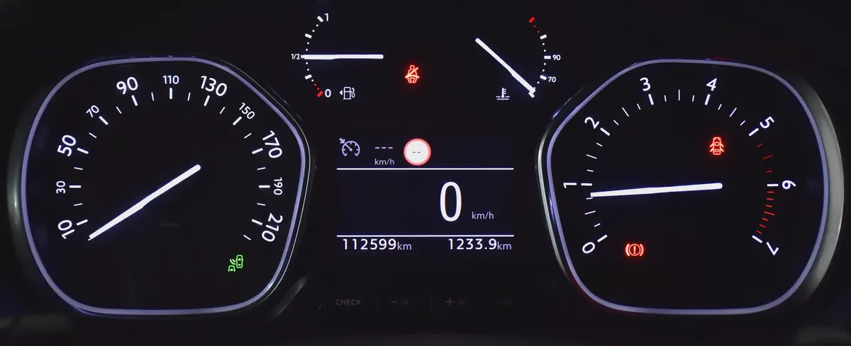 AED 1,447 EMi at 0% DP | DIESEL ( ديزل ) Opel Zafira Life ( 2023 Model ) in Black Color GCC Specs-12-12