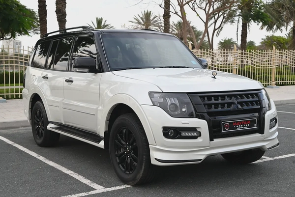 0% DP - SIGNATURE EDITION - MITSUBISHI PAJERO GLS 2020 - ACCIDENT FREE - GCC