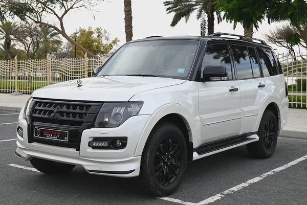 0% DP - SIGNATURE EDITION - MITSUBISHI PAJERO GLS 2020 - ACCIDENT FREE - GCC