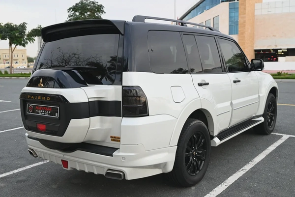 0% DP - SIGNATURE EDITION - MITSUBISHI PAJERO GLS 2020 - ACCIDENT FREE - GCC