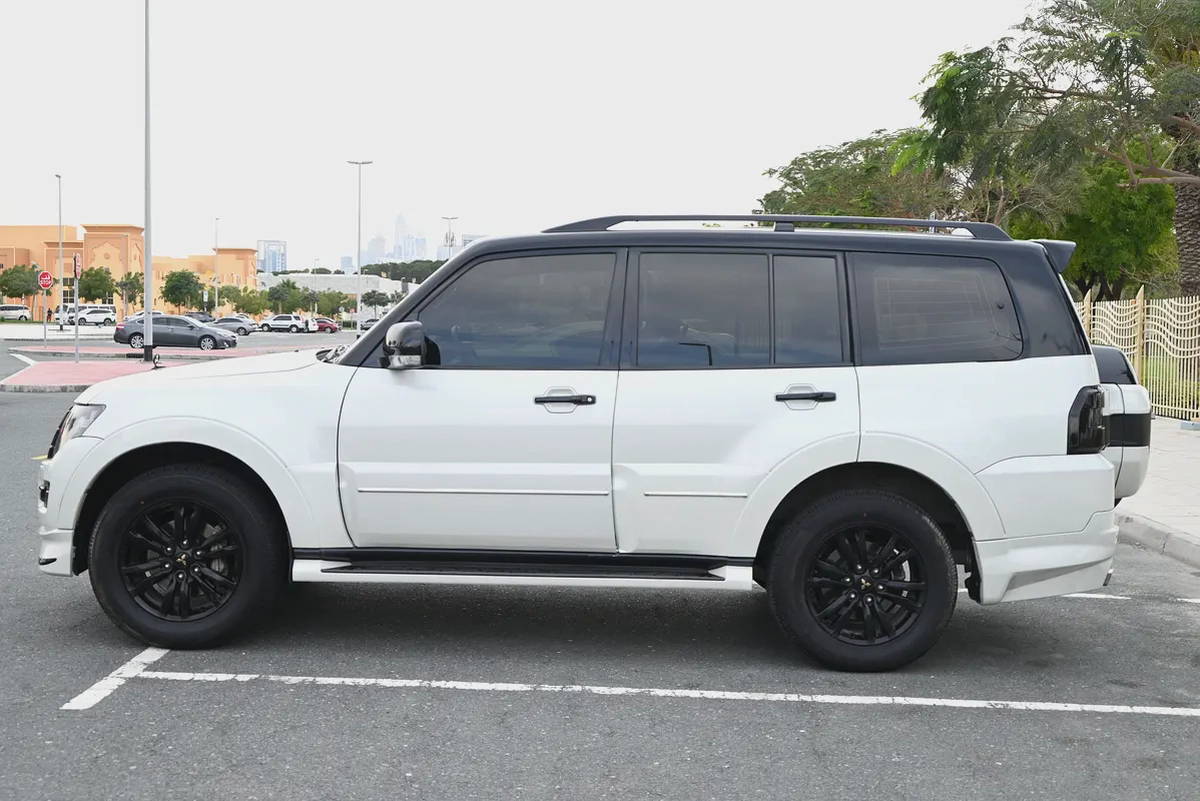 0% DP - SIGNATURE EDITION - MITSUBISHI PAJERO GLS 2020 - ACCIDENT FREE - GCC-6-6
