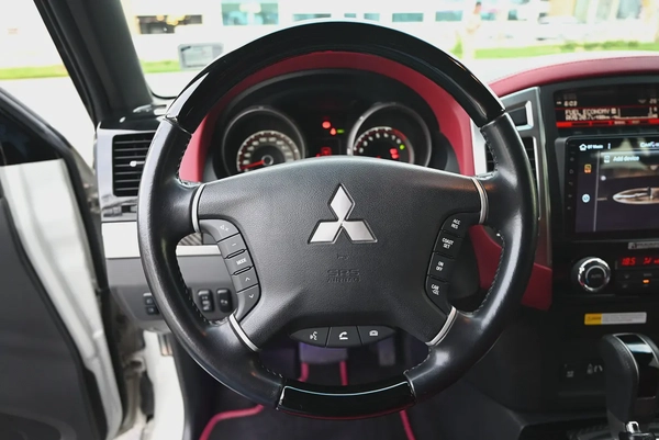 0% DP - SIGNATURE EDITION - MITSUBISHI PAJERO GLS 2020 - ACCIDENT FREE - GCC