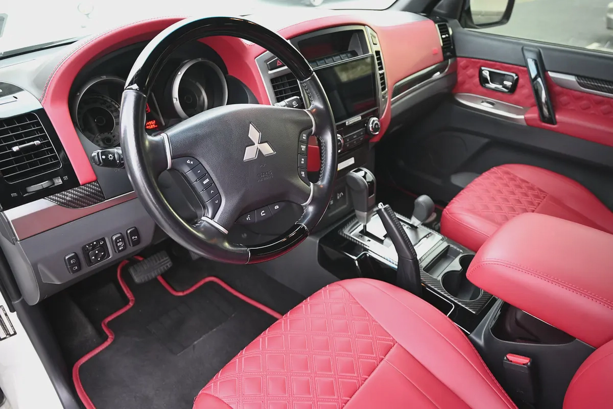 0% DP - SIGNATURE EDITION - MITSUBISHI PAJERO GLS 2020 - ACCIDENT FREE - GCC-10-10