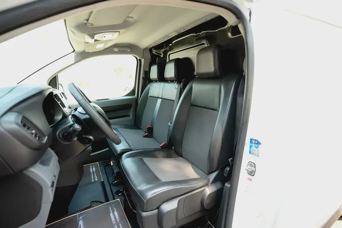 Peugeot Expert | Delivery Van | Automatic | GCC Specs | Ref#P03008-7-7