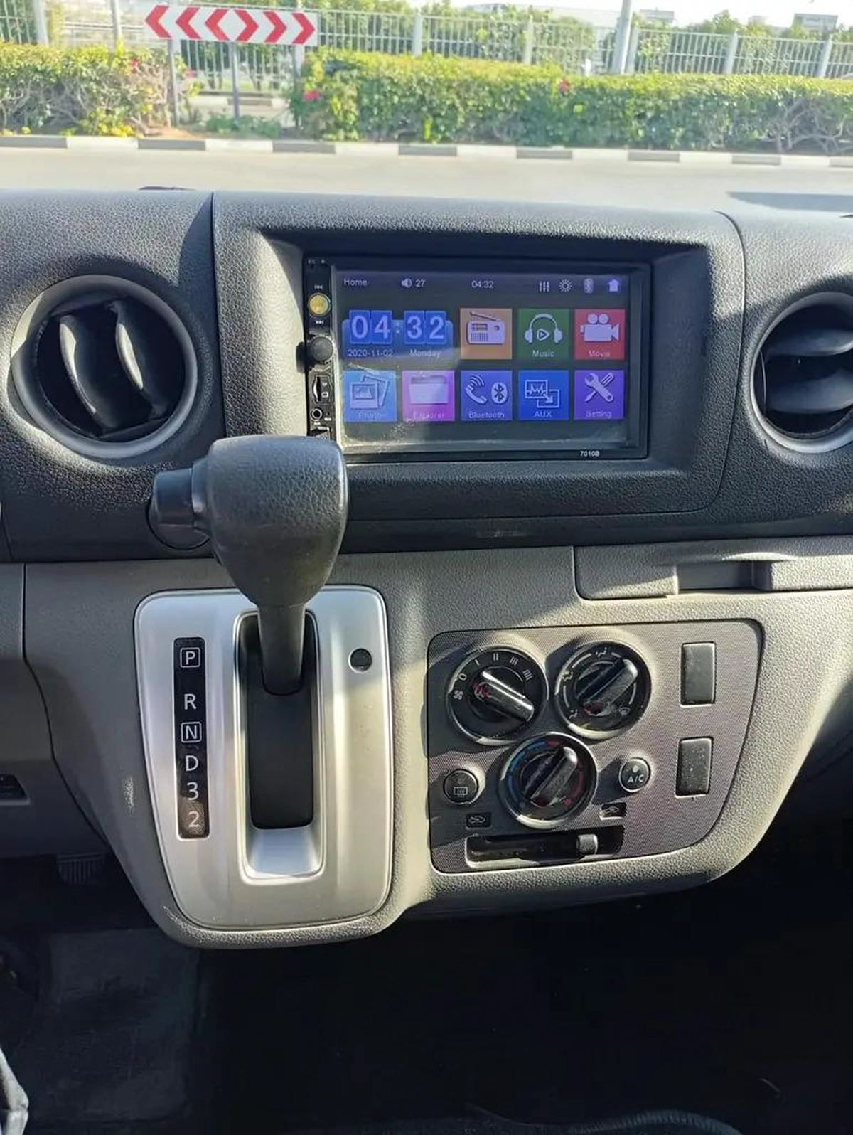Automatic Gear Nissan Urvan Van 2022 GCC Specs-8-8