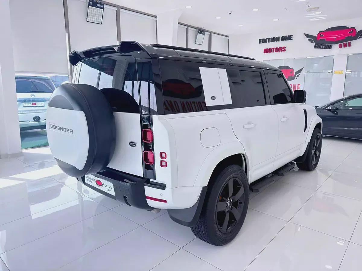 2022 Land Rover Defender 110 HSE P400 GCC Specs-9-9