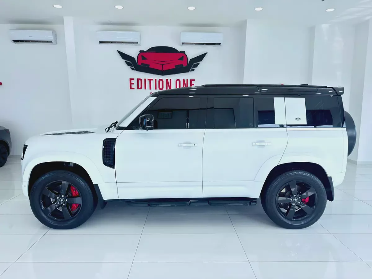 2022 Land Rover Defender 110 HSE P400 GCC Specs-3-3