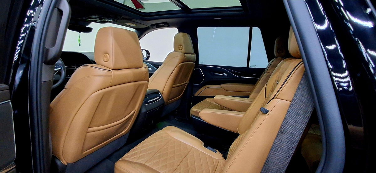Cadillac Escalade -3-3