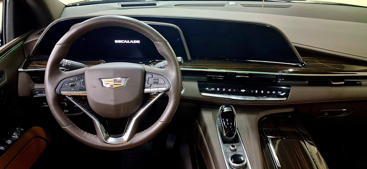 Cadillac Escalade -8-8