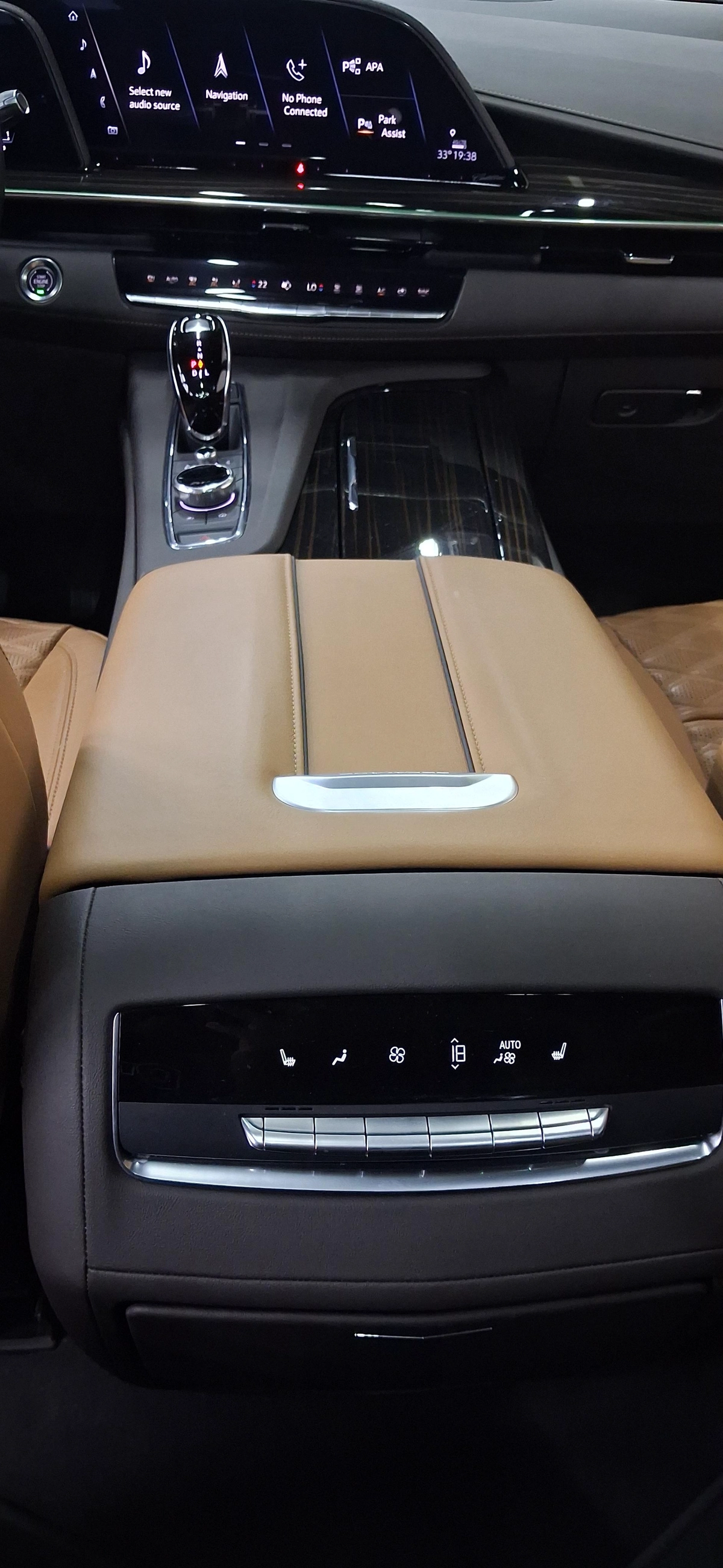 Cadillac Escalade -6-6