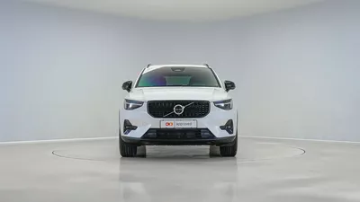 2024  Volvo XC40 B4 Ultimate Dark | GCC Specs | Volvo Active Warranty February 2029-7