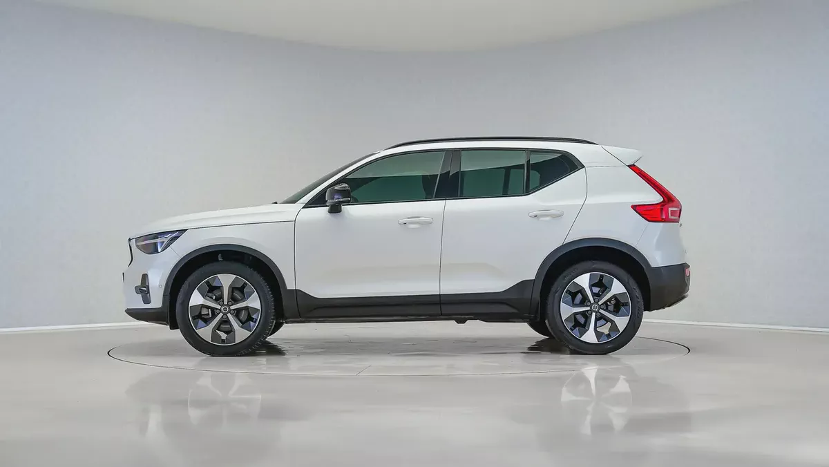 2024  Volvo XC40 B4 Ultimate Dark | GCC Specs | Volvo Active Warranty February 2029-9-9