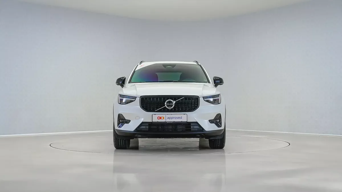 2024  Volvo XC40 B4 Ultimate Dark | GCC Specs | Volvo Active Warranty February 2029-7-7
