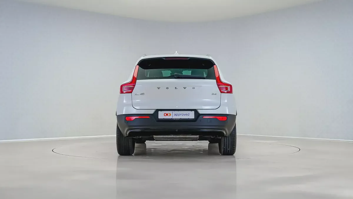 2024  Volvo XC40 B4 Ultimate Dark | GCC Specs | Volvo Active Warranty February 2029-8-8