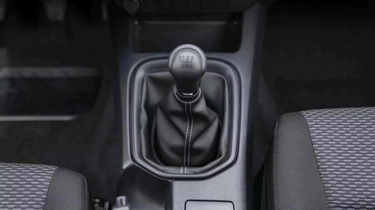 Toyota Hilux GL -12-0