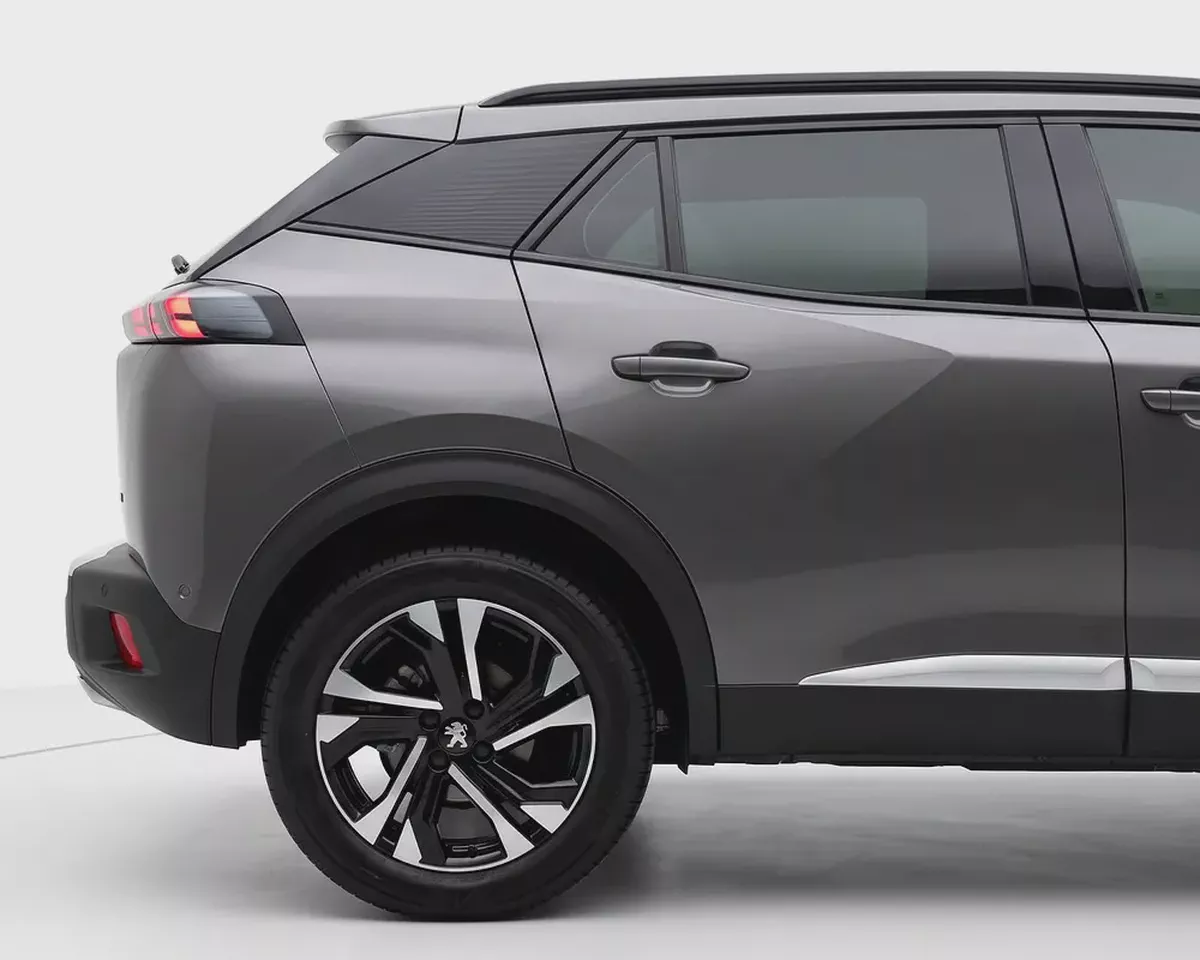 Peugeot 2008 GT 2023 | GCC Specs | 2 Keys | AED 1,175 / Monthly-4-4