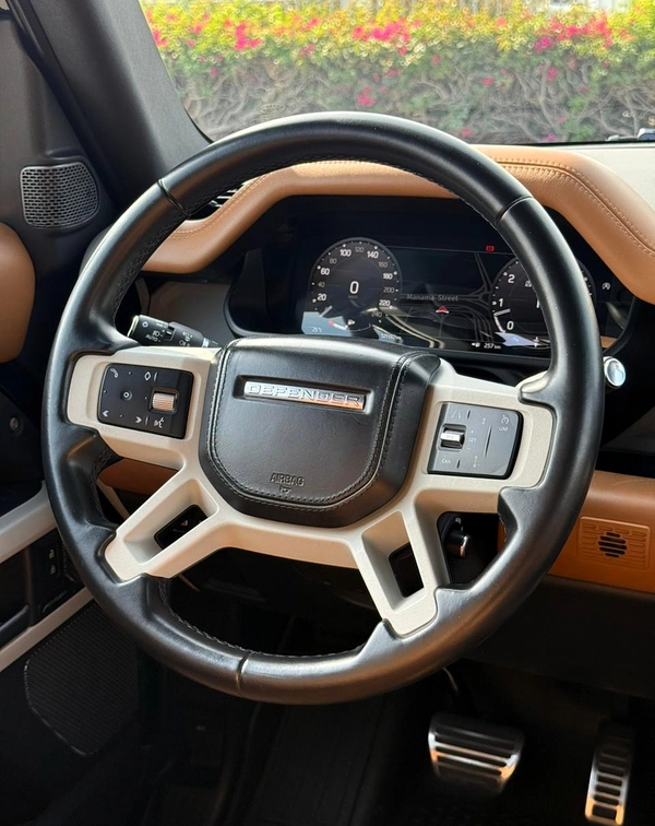 LAND ROVER DEFENDER HSE P400 | YEAR: 2023 | KMS: 121,000 | FULL SERVICE HISTORY UNDER WARRANTY