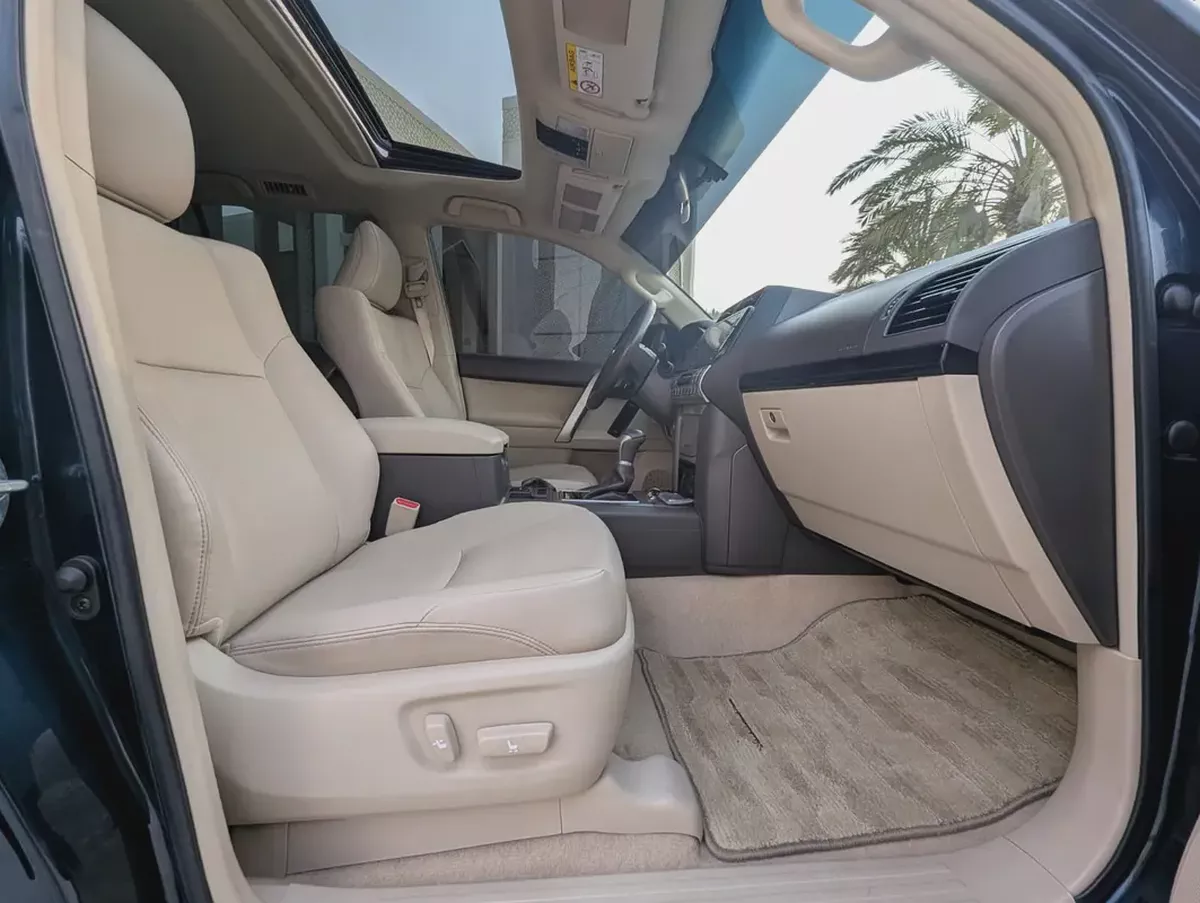 Toyota Prado VXR 2022 | GCC Specs | Full Option V6 Interior and Exterior Excellent Condition-10-10