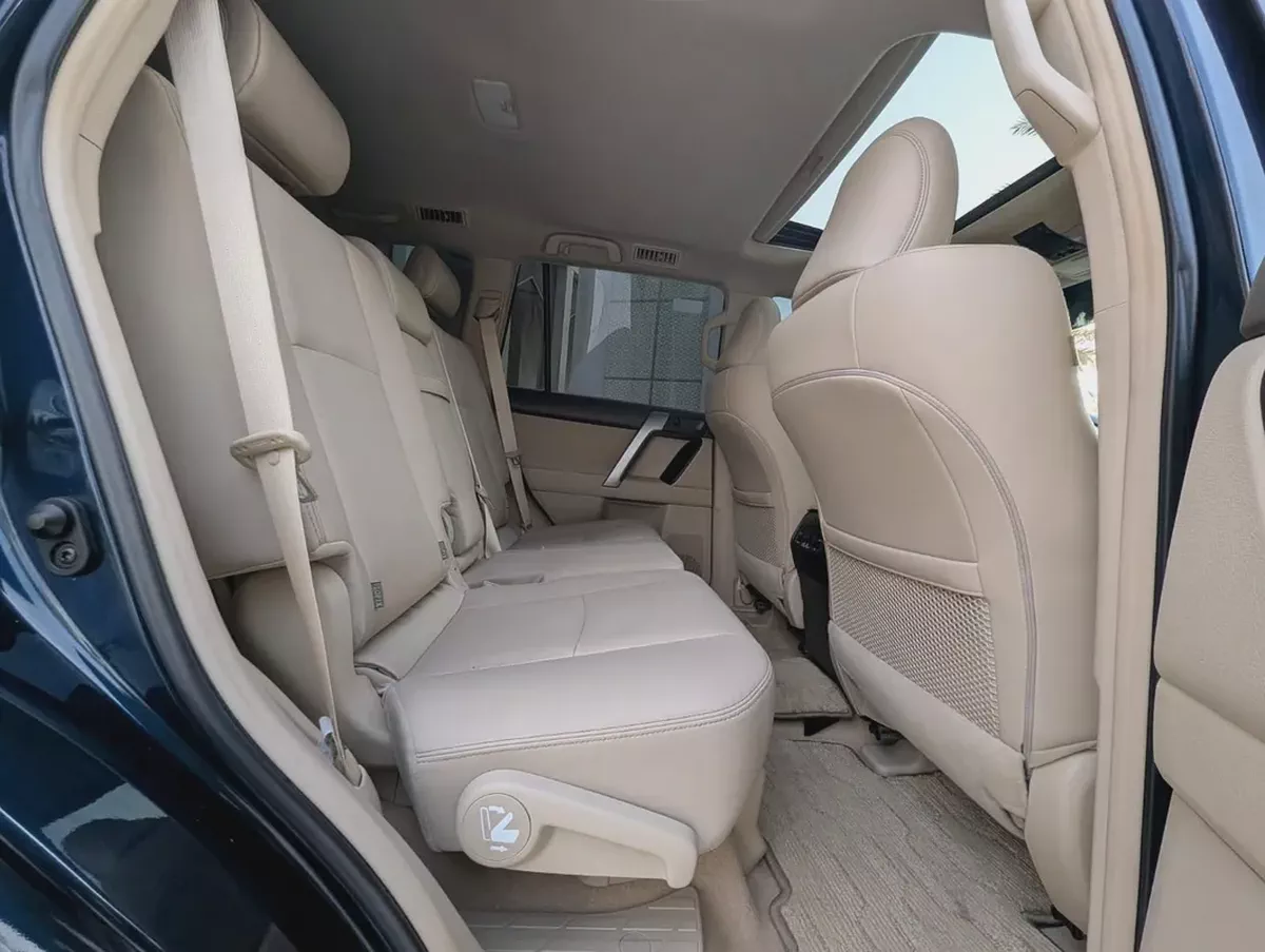 Toyota Prado VXR 2022 | GCC Specs | Full Option V6 Interior and Exterior Excellent Condition-12-12