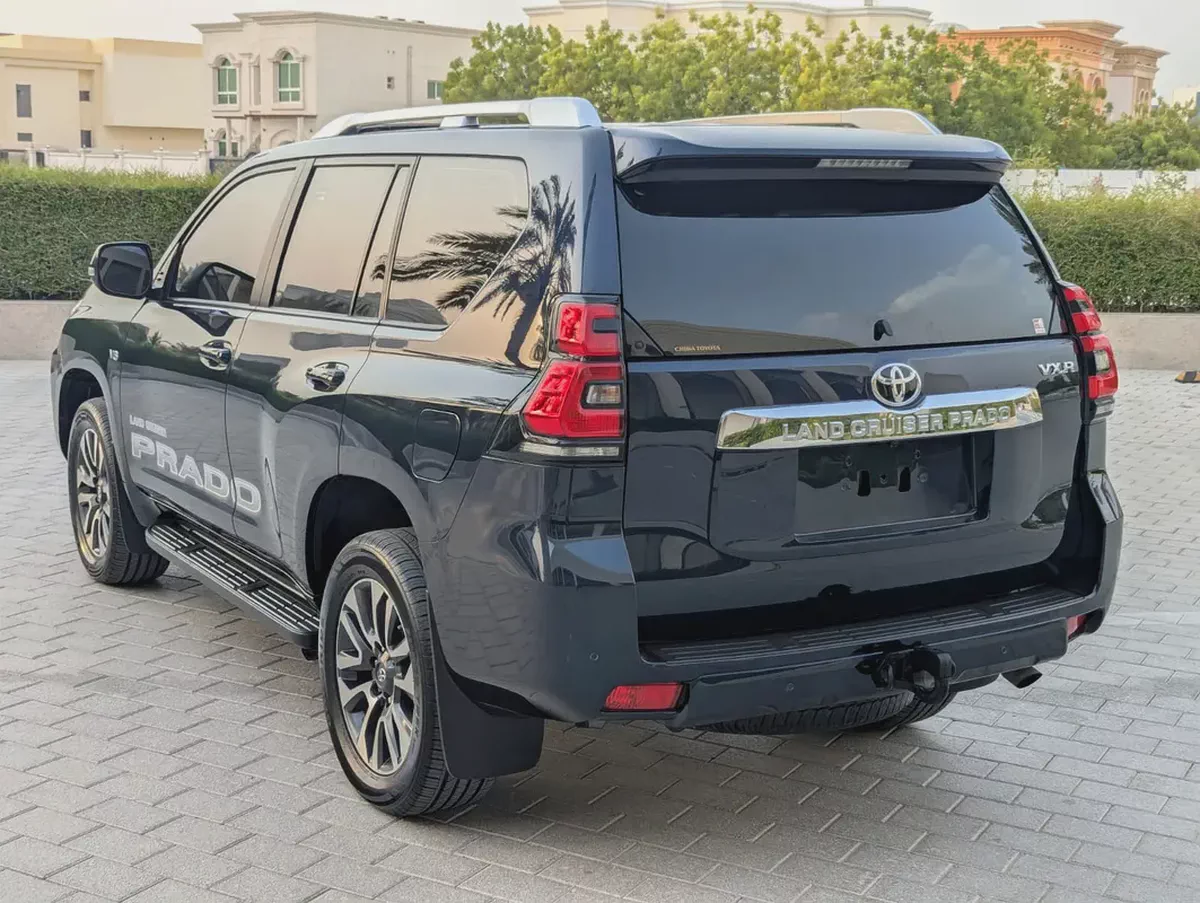 Toyota Prado VXR 2022 | GCC Specs | Full Option V6 Interior and Exterior Excellent Condition-3-3