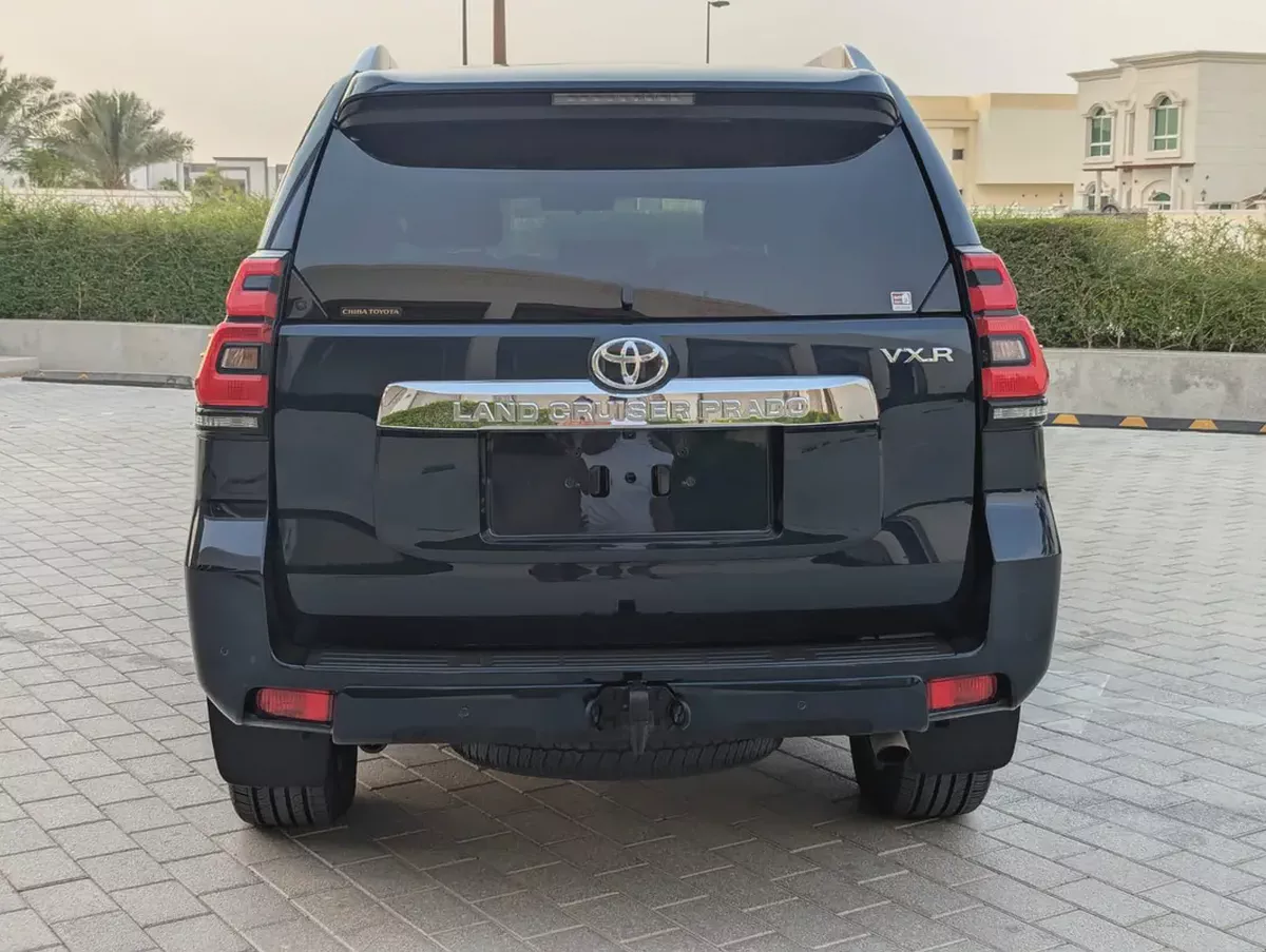 Toyota Prado VXR 2022 | GCC Specs | Full Option V6 Interior and Exterior Excellent Condition-4-4