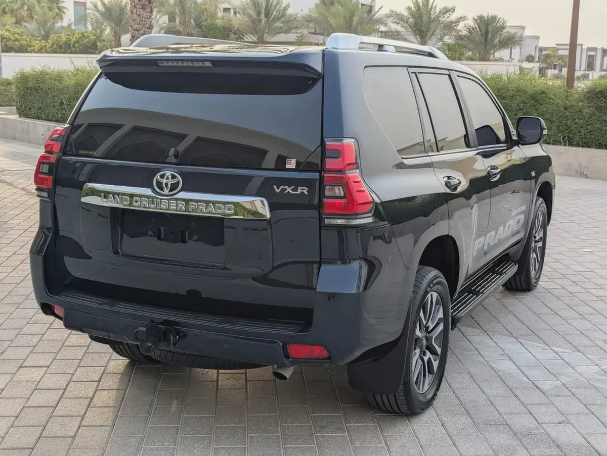 Toyota Prado VXR 2022 | GCC Specs | Full Option V6 Interior and Exterior Excellent Condition-5-5