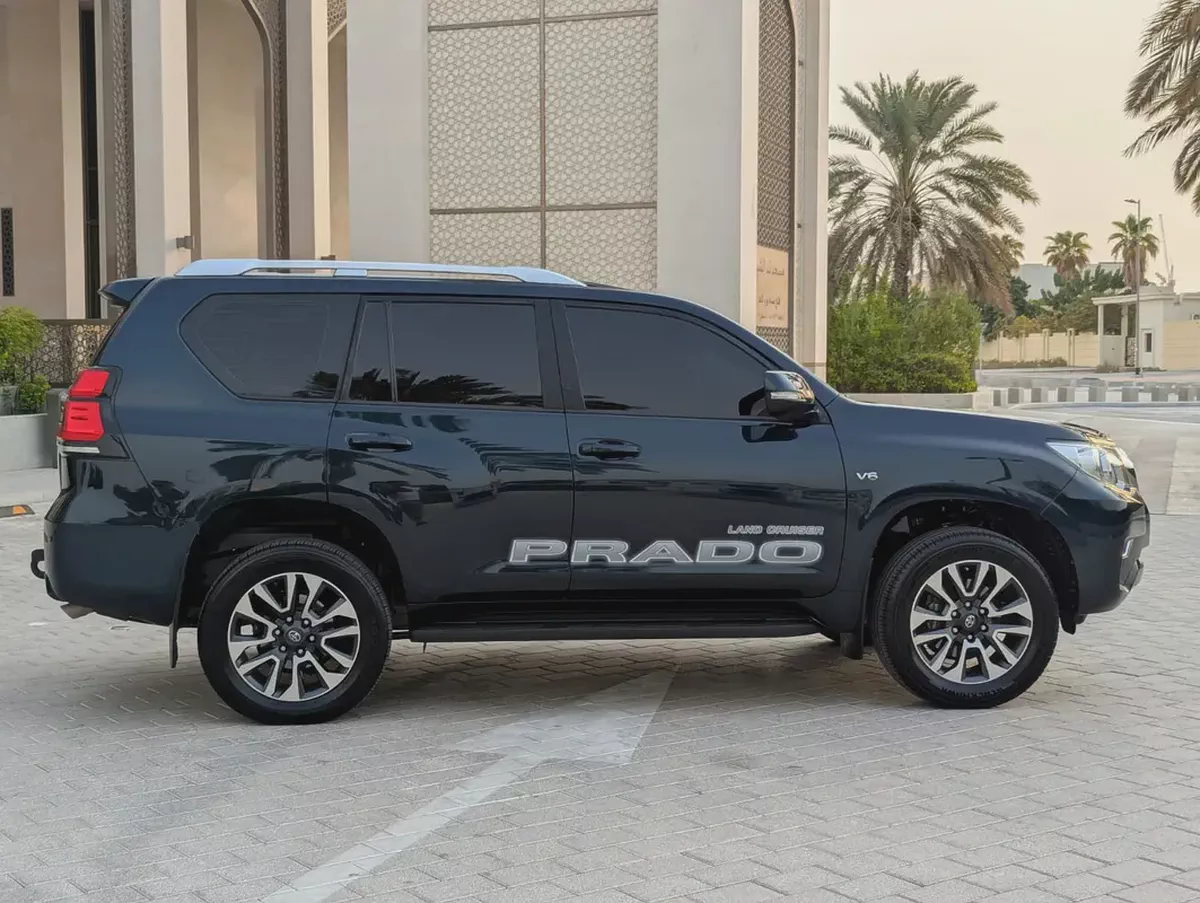 Toyota Prado VXR 2022 | GCC Specs | Full Option V6 Interior and Exterior Excellent Condition-7-7
