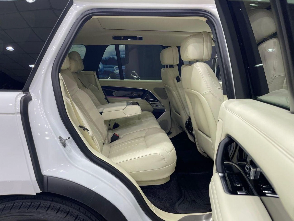 Land Rover Range Rover First Edition P400 3.0L-16-16