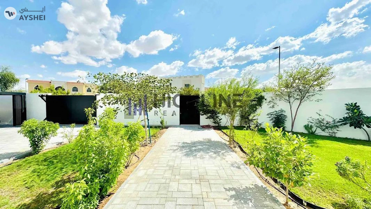 Contemporary Corner Villa Retreat with Swimming Pool-2-2