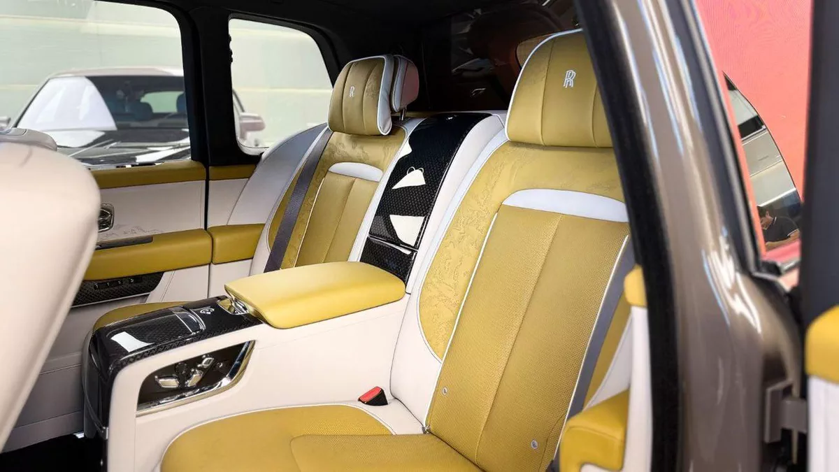 Rolls Royce Cullinan BLACK BADGE - Rolls Royce Cullinan 2025-11-0
