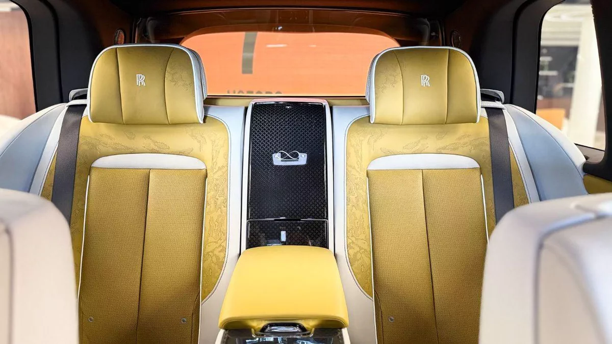 Rolls Royce Cullinan BLACK BADGE - Rolls Royce Cullinan 2025-12-0