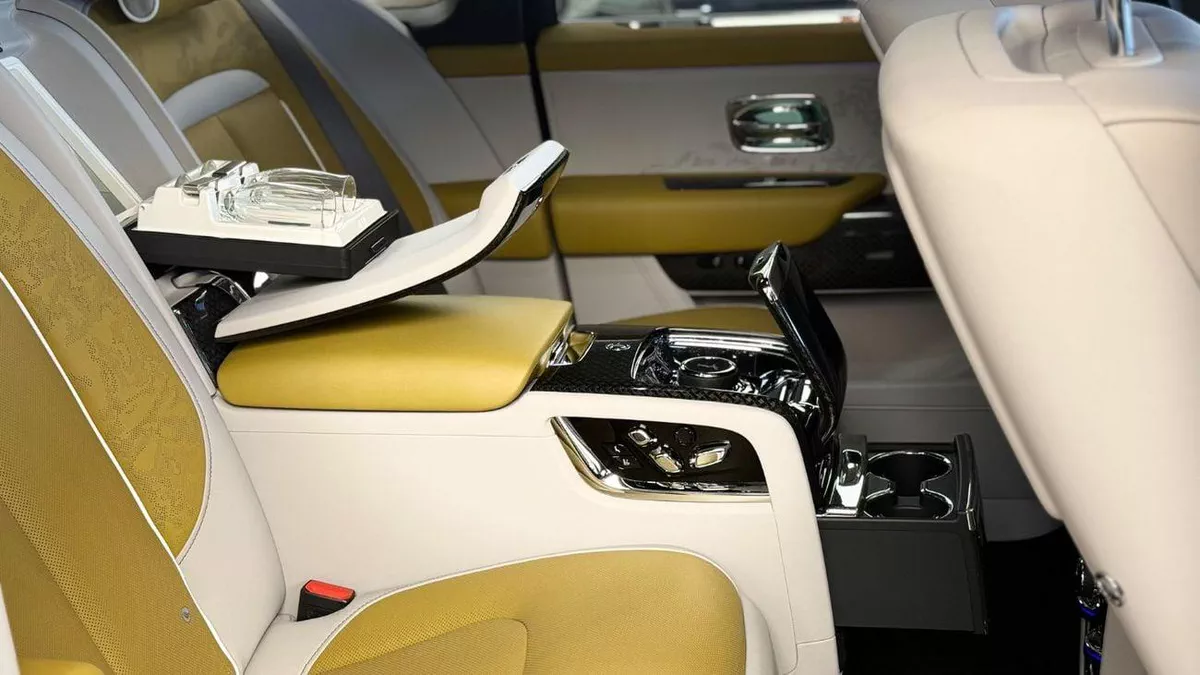Rolls Royce Cullinan BLACK BADGE - Rolls Royce Cullinan 2025-13-0