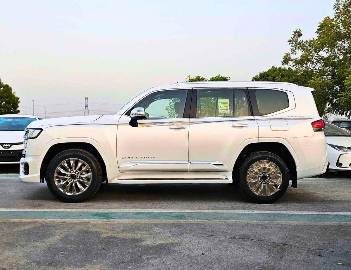 Toyota Land Cruiser VXR-Z TWIN TURBO EXCL || 3.5L PETROL V6 / RADAR / 360*CAMERA / SUNROOF , LEATHER (CODE # LCTVXRZ)-3-0