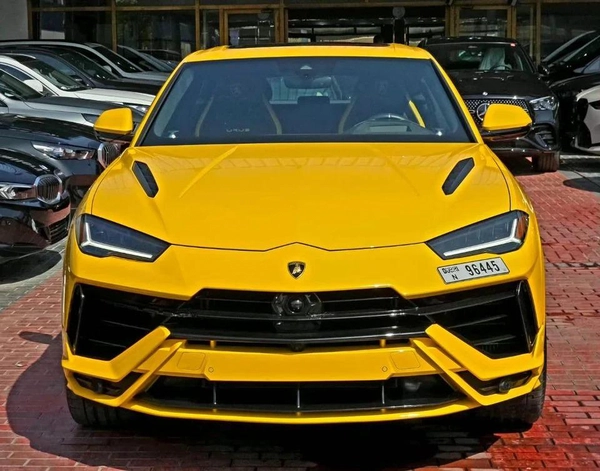 Lamborghini Urus S 4.0T V8 S Canadian Specs Original paint 2023 - AED 880,000 (AED 925,000)