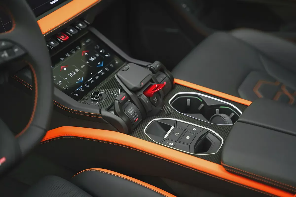 2026 Lamborghini Urus SE European Specs-12-12