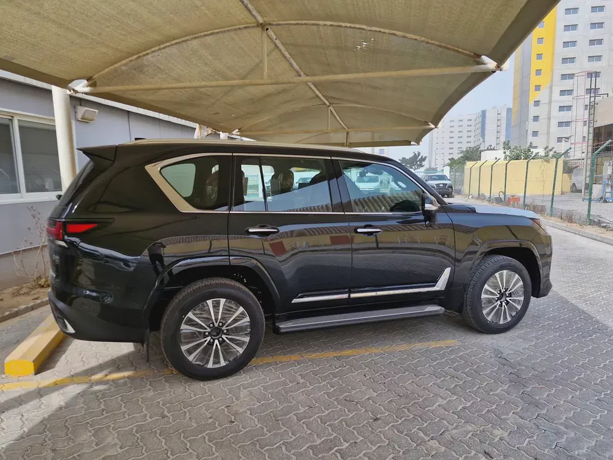 2026 Lexus LX 700h Signature - GCC Specs - Brand New-3-3