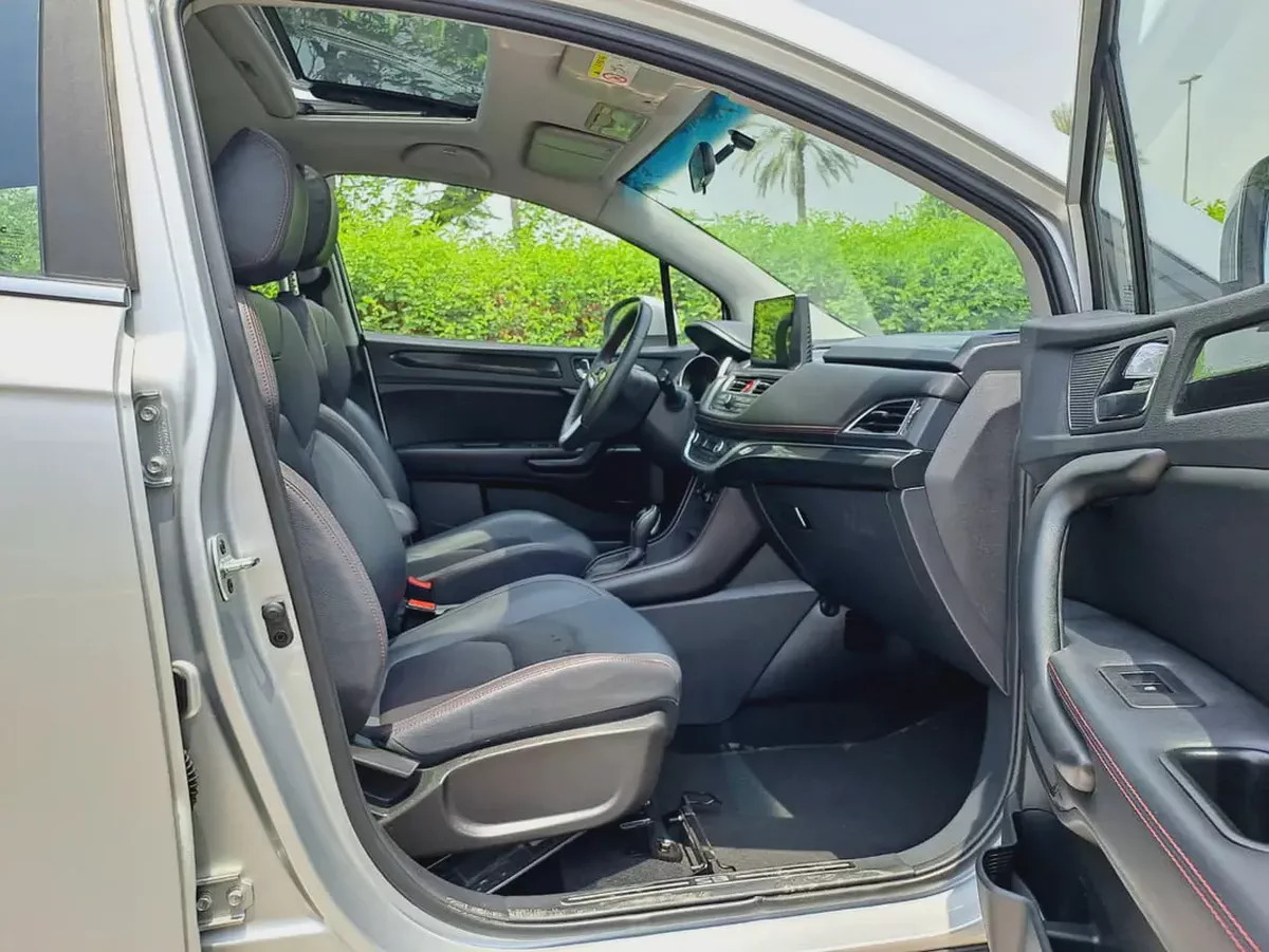 444-Monthly l GCC l Sunroof, Leather, Cruise l Accident Free-10-10