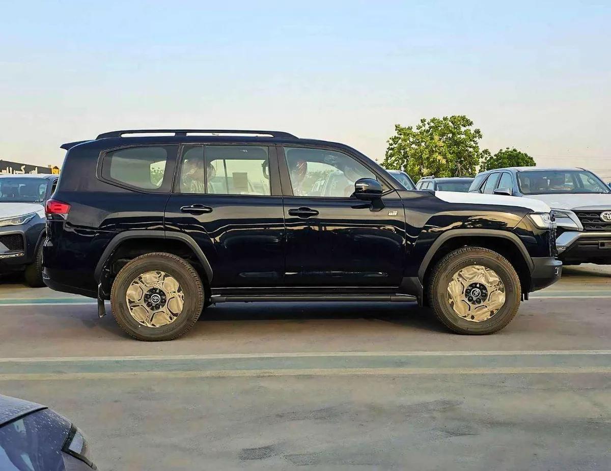 Toyota Land Cruiser GR SPORT || 3.3L Diesel V6 / RADAR / BIG DVD / REAR ENTERTAINMENT DVD / COOL BOX (CODE#LCDGR)-1-0