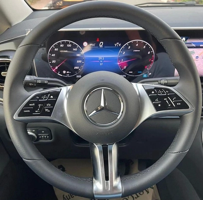 Mercedes Benz V300 5 years Warranty 2025 GCC - AED 285,000 (AED 309,000)-17