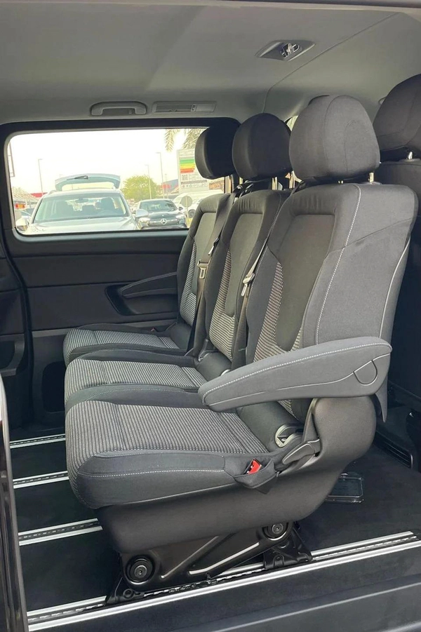 Mercedes Benz V300 5 years Warranty 2025 GCC - AED 285,000 (AED 309,000)