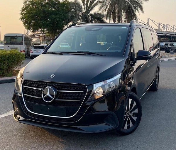 Mercedes Benz V300 5 years Warranty 2025 GCC - AED 285,000 (AED 309,000)