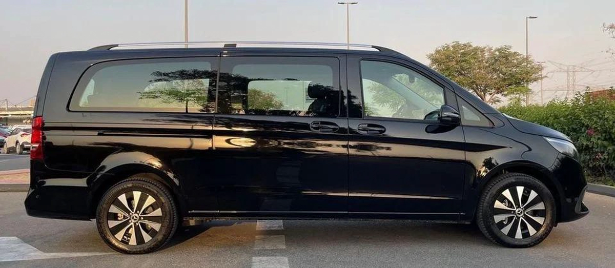 Mercedes Benz V300 5 years Warranty 2025 GCC - AED 285,000 (AED 309,000)-2-2